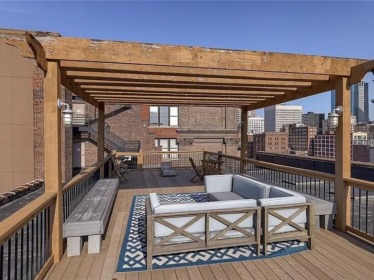 308 W 8th St #215 — Photo 16