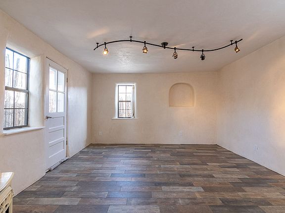 4th image of 728 Montez Pl #B