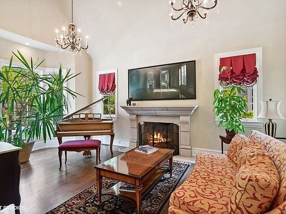 5th image of 206 S Evergreen Ave
