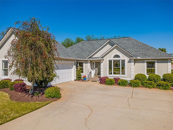 2nd image of 108 Reed Pl