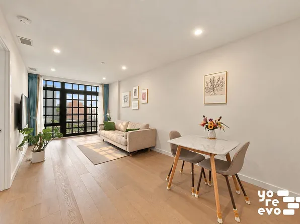 37-28 30th St #5D, Long Island City, NY 11101