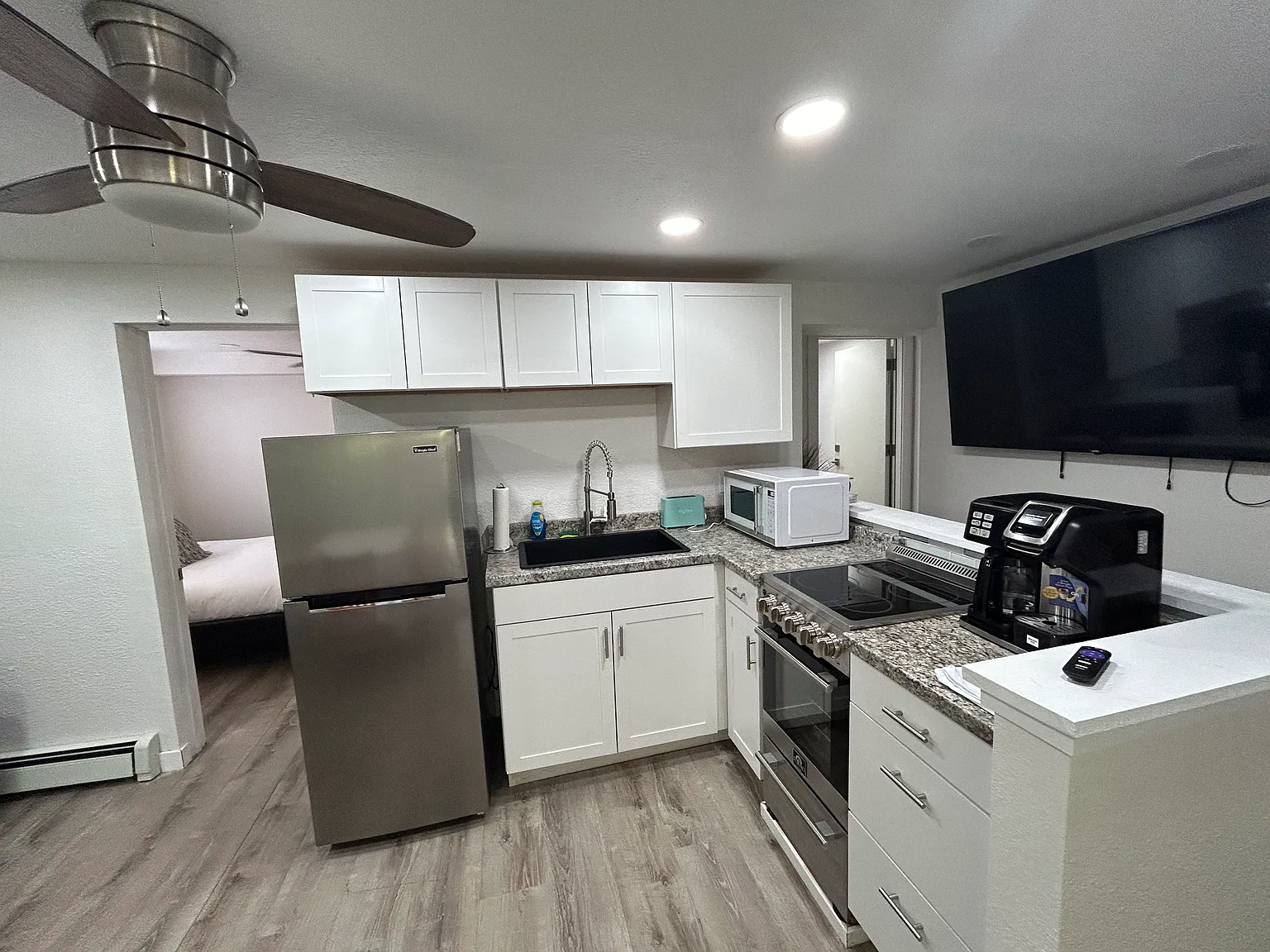 2 bed, 750 sqft, $1,900 — Photo 4
