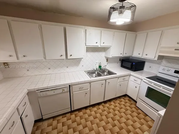 10000 NW 80th Ct, Hialeah Gardens, FL