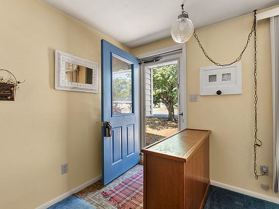 5th image of 318 Parkway St