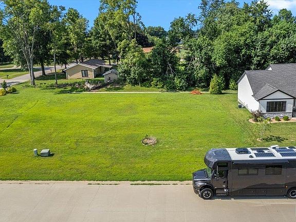 2nd image of 67 Firefly Ct
