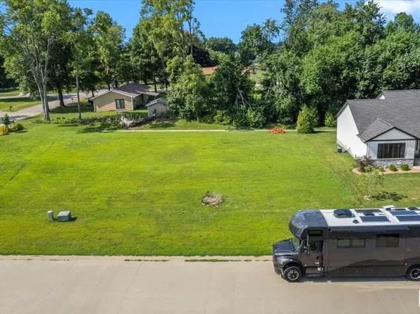 67 Firefly Ct, Chatham, IL 62629