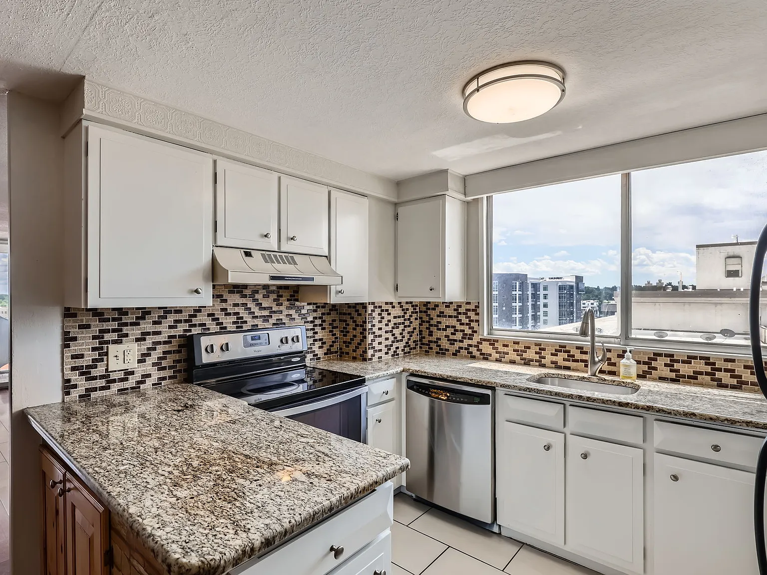 1155 Ash Street — Photo 4
