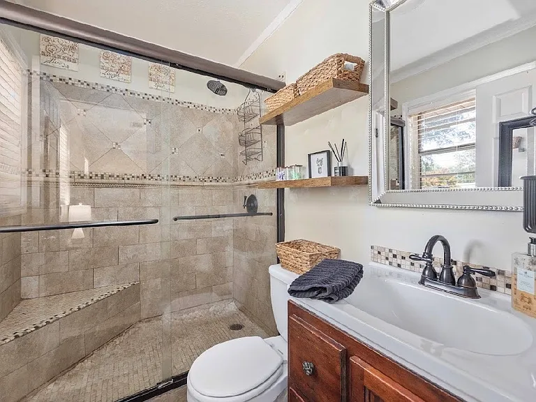 1504 Melanie Ln — Photo 23