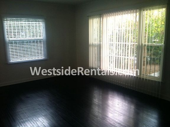 3rd image of 732 S Plymouth Blvd APT D