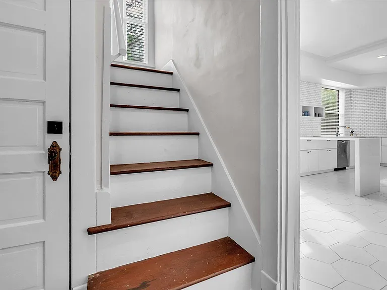 2031 Central Ave — Photo 8
