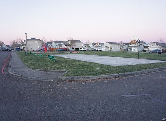 3rd image of 4407 148th St NE
