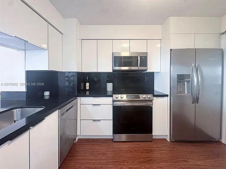 5757 Collins Ave #703 — Photo 4