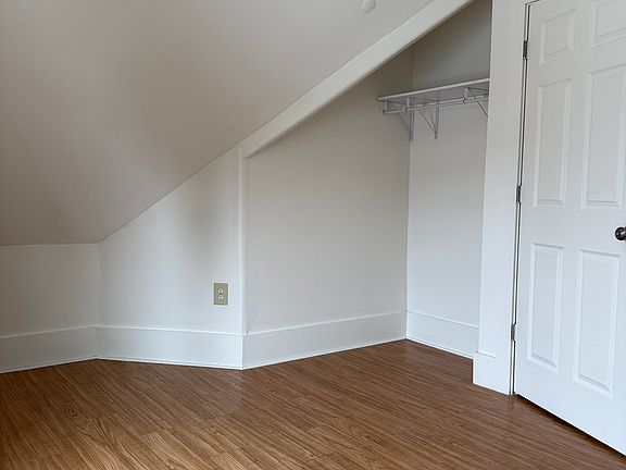 3rd image of 11 Bridge St Room 6