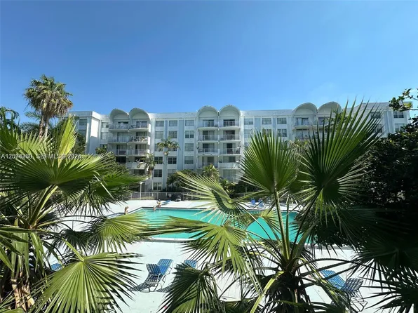 492 NW 165th Street Rd, Miami, FL