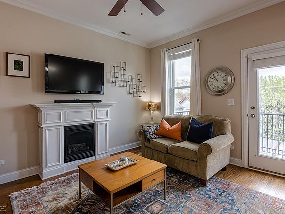 5th image of 1032 N Marshfield Ave APT 3R