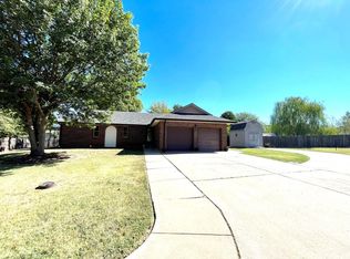 8 E Frontier Ln, Rose Hill, KS 67133