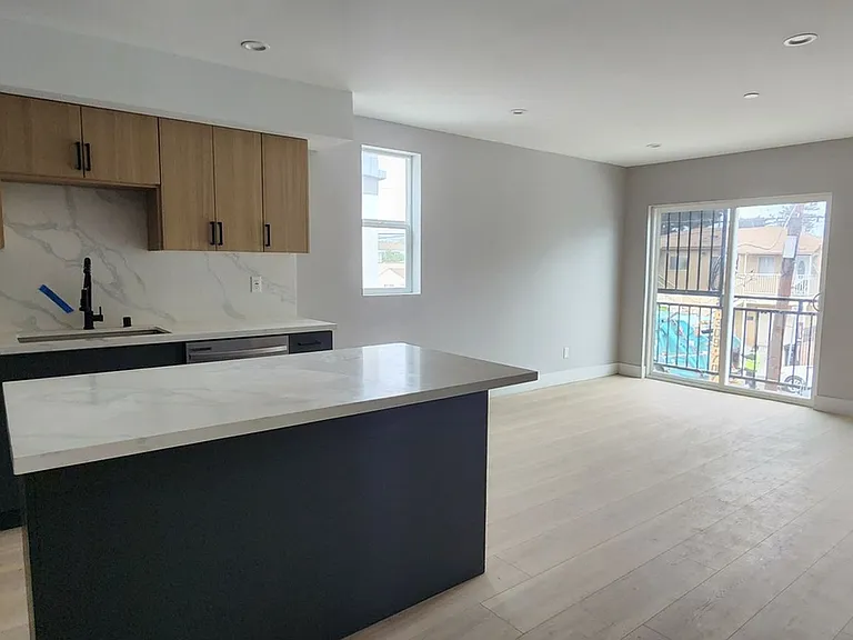 5729 N Klump Ave — Photo 2