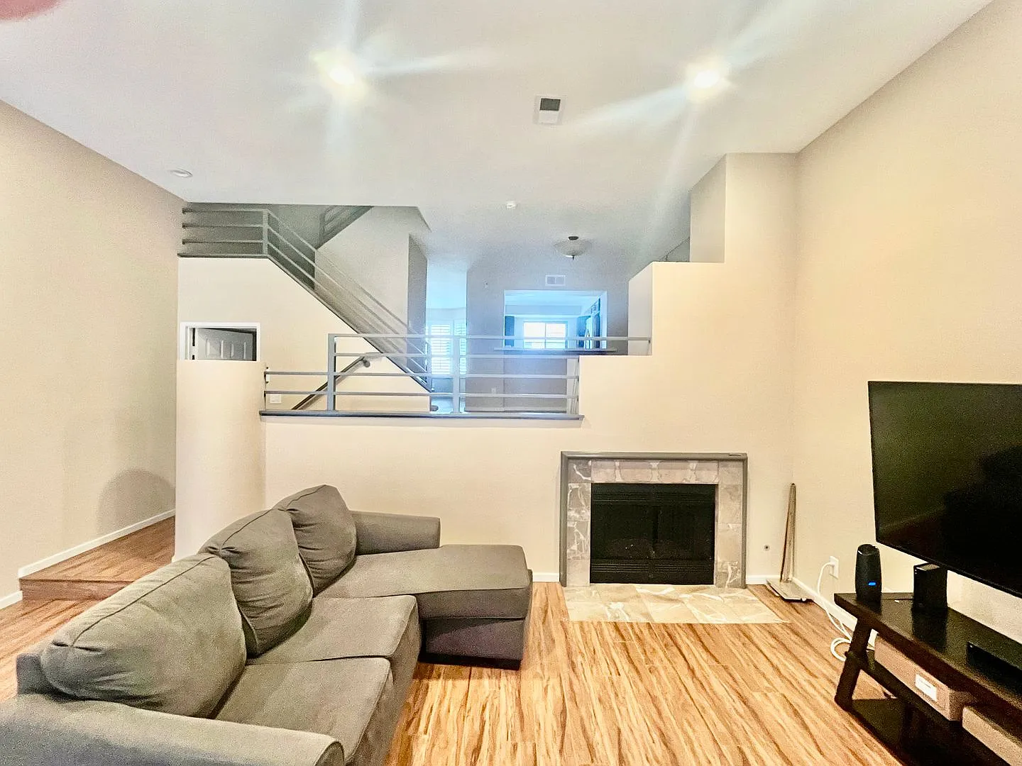 Beautiful 2bd/2bath townhome in Cambridge Terrace Community. — Photo 4