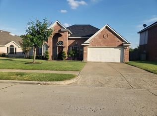 1046 Streamside Dr, Cedar Hill, TX 75104