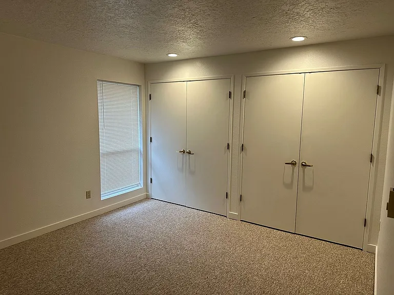 Shady Manor — Photo 14