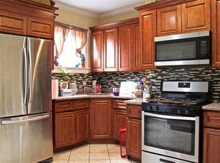 13 Pekin St, Providence, RI 02908