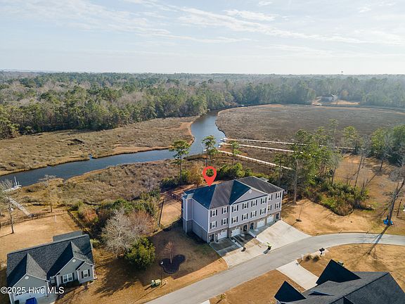 4th image of 406 Garland Shores Drive