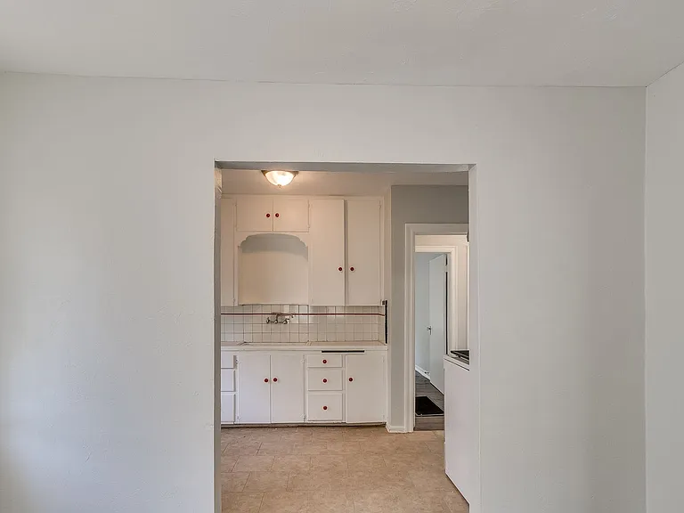 2042 NW 34th St — Photo 40