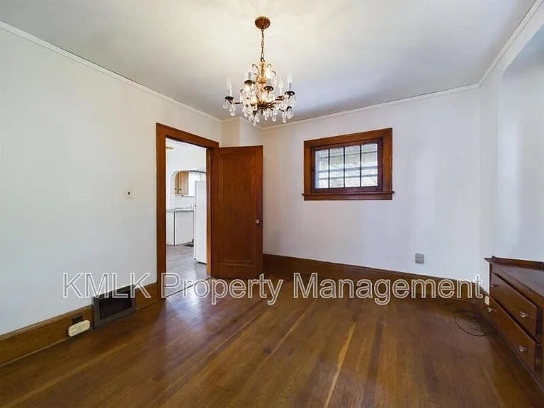 524 Allyn St — Photo 15