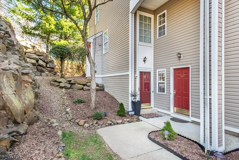 2 bed, 2.5 bath, $3,600 — Photo 2