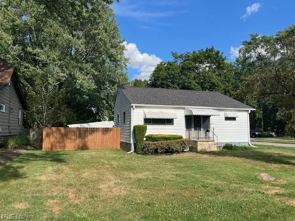 4589 Columbia Rd, North Olmsted, OH 44070