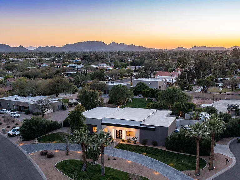 7417 E Paradise Dr — Photo 82