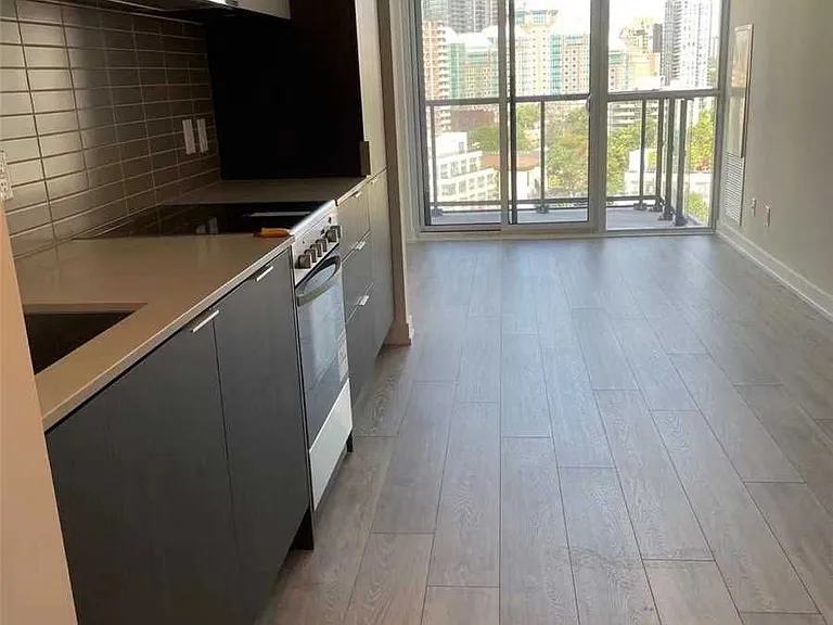 159 Wellesley St E #1110 — Photo 2