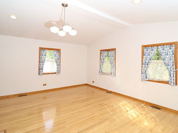 5th image of 343 S Rose St
