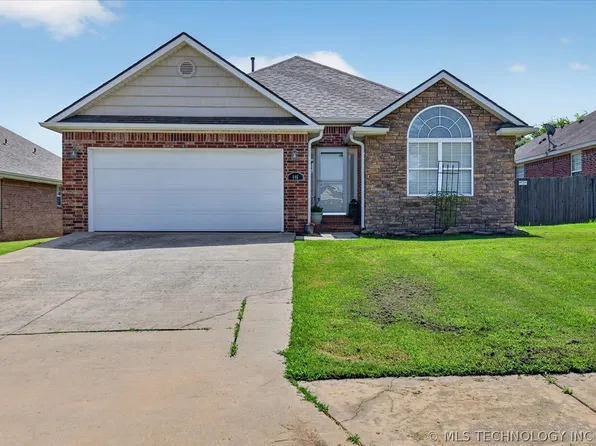 446 NE Debell Ave, Bartlesville, OK 74006