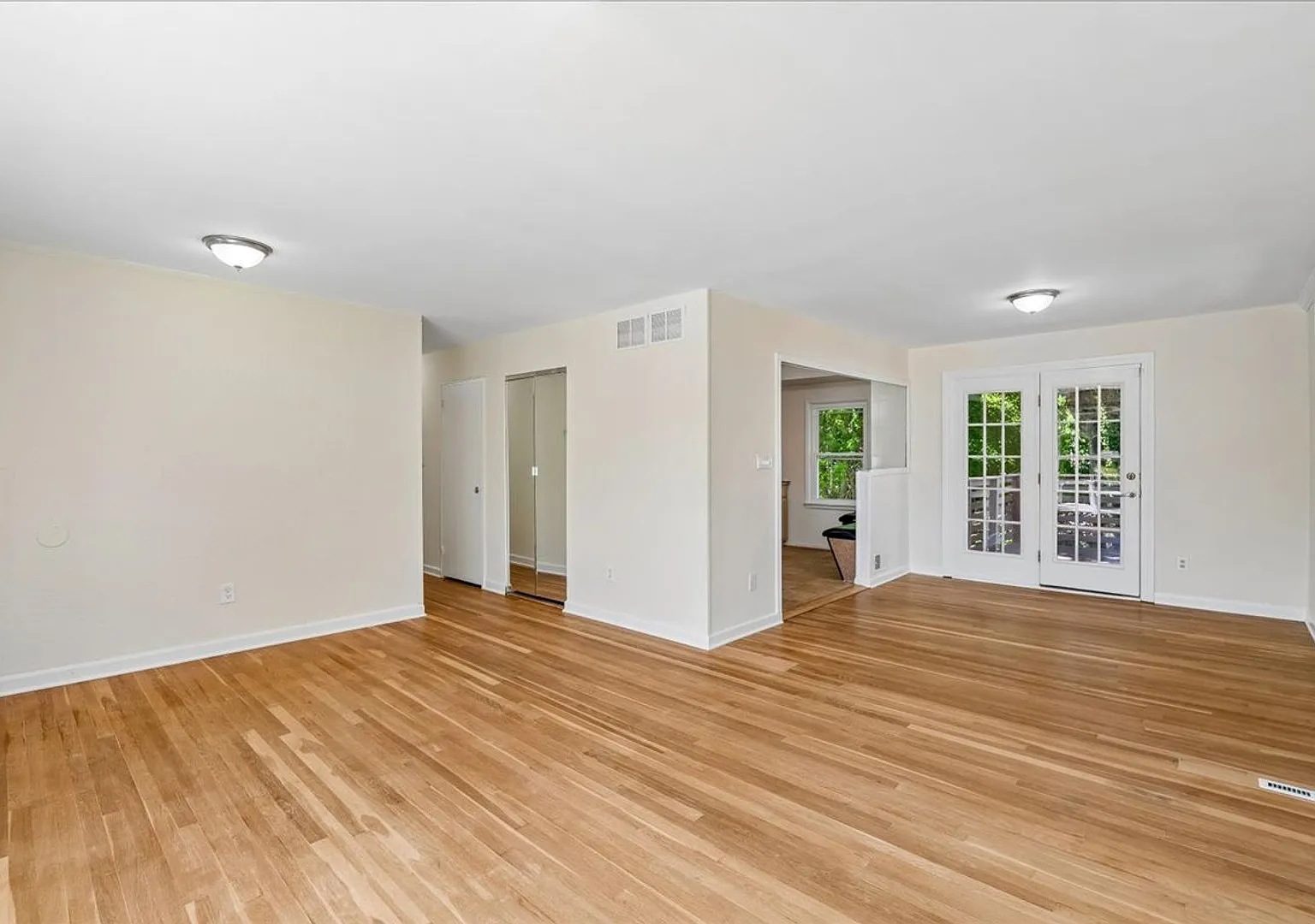 Perfectly Located Single Family Home in Silver Spring — Photo 4