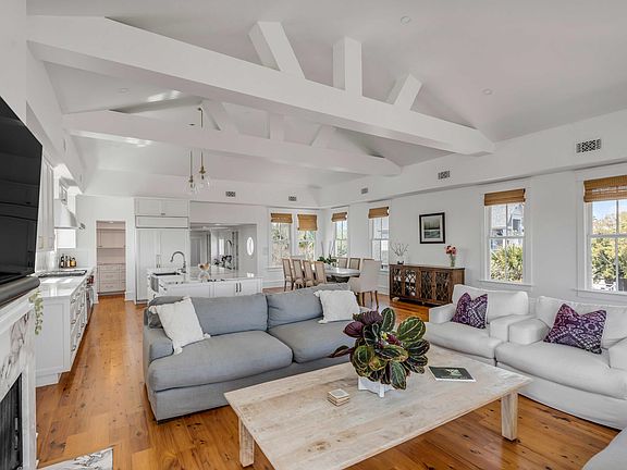 5th image of 904 Middle St