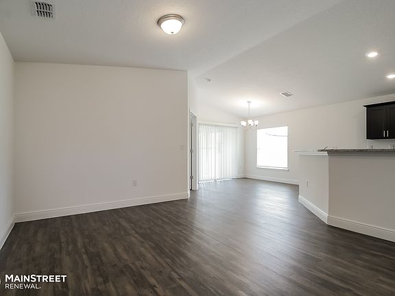 3rd image of 335 Elderberry Ct