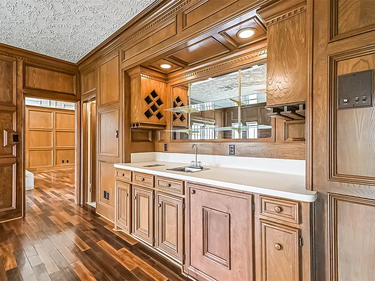 1410 Osborne Dr — Photo 13