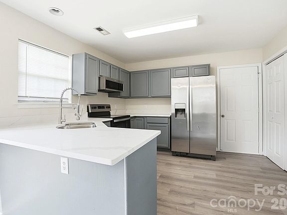 5th image of 5701 Vine Ct