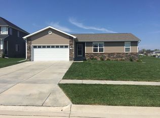 102 Park Drive Pl, Hickman, NE 68372