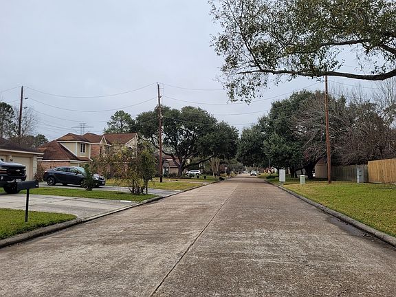 4th image of 16915 Shrub Oak Dr