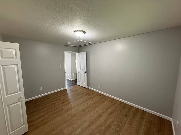 800 Lullwater Rd — Photo 12