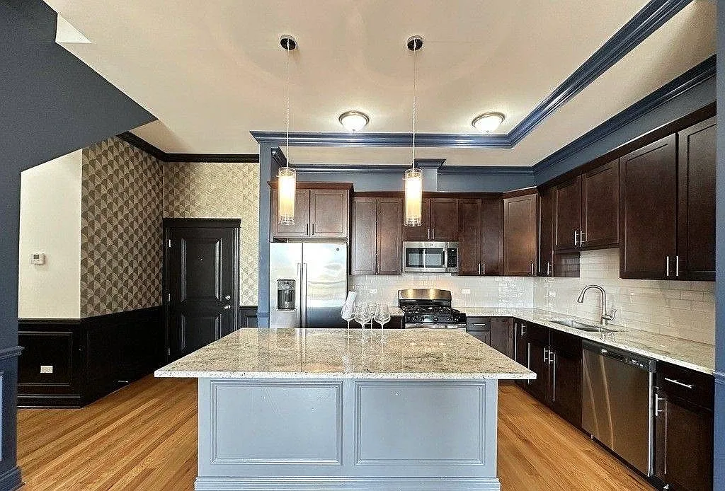3 bed, $2,900 — Photo 1