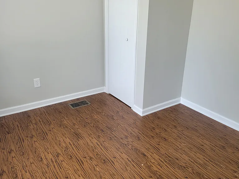 112 Hendricks Blvd — Photo 4