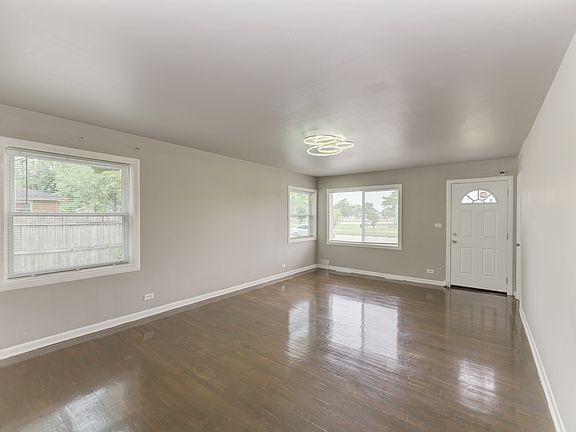 4th image of 2837 Oxford Dr