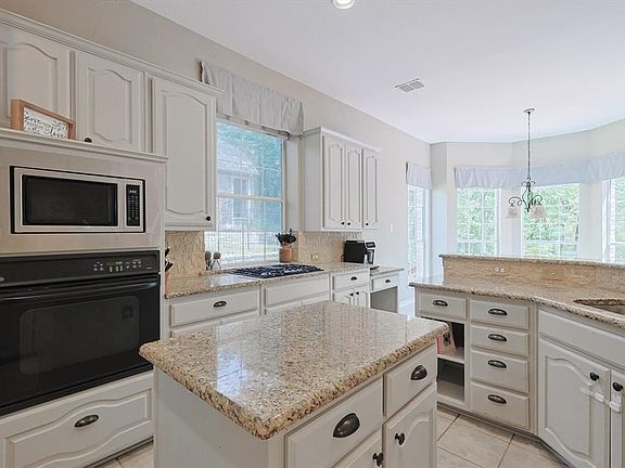 4th image of 3510 Buckingham Dr