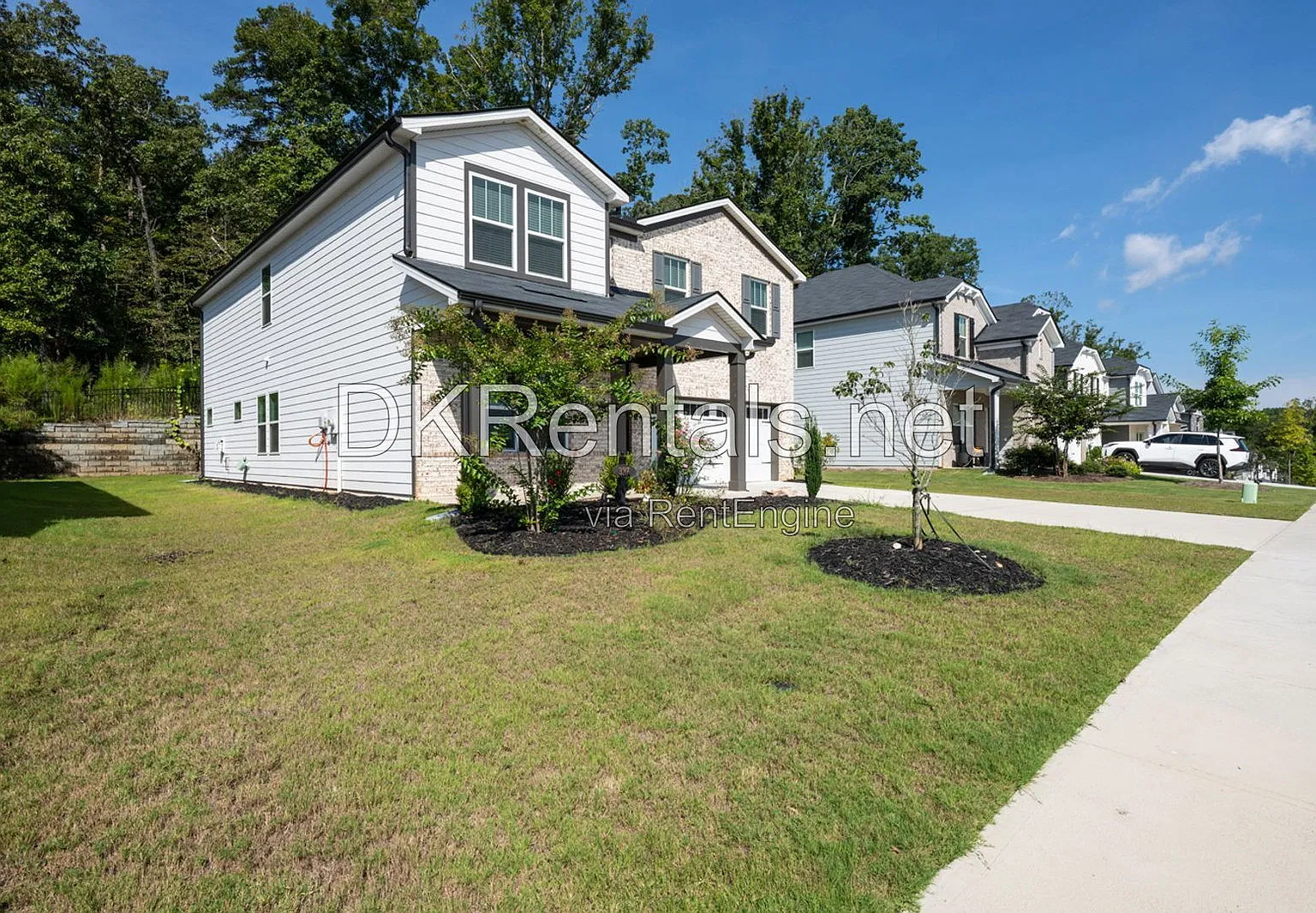 5 bed, 4.5 bath, 3250 sqft, $2,500 — Photo 3