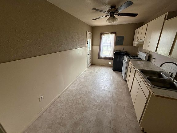 2nd image of 2416 31st St #2416