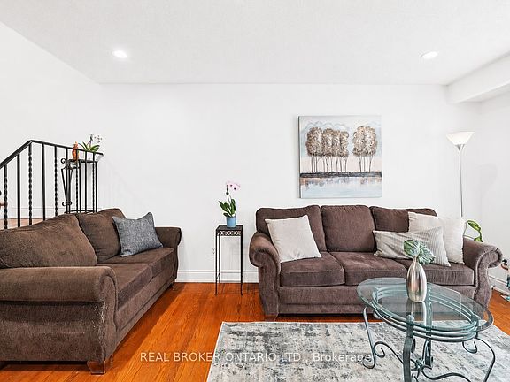 3rd image of 3106 Redbank Cres