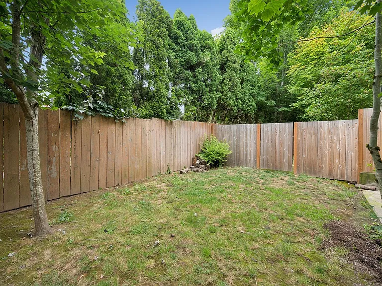 Roberts Court Townhomes — Photo 58
